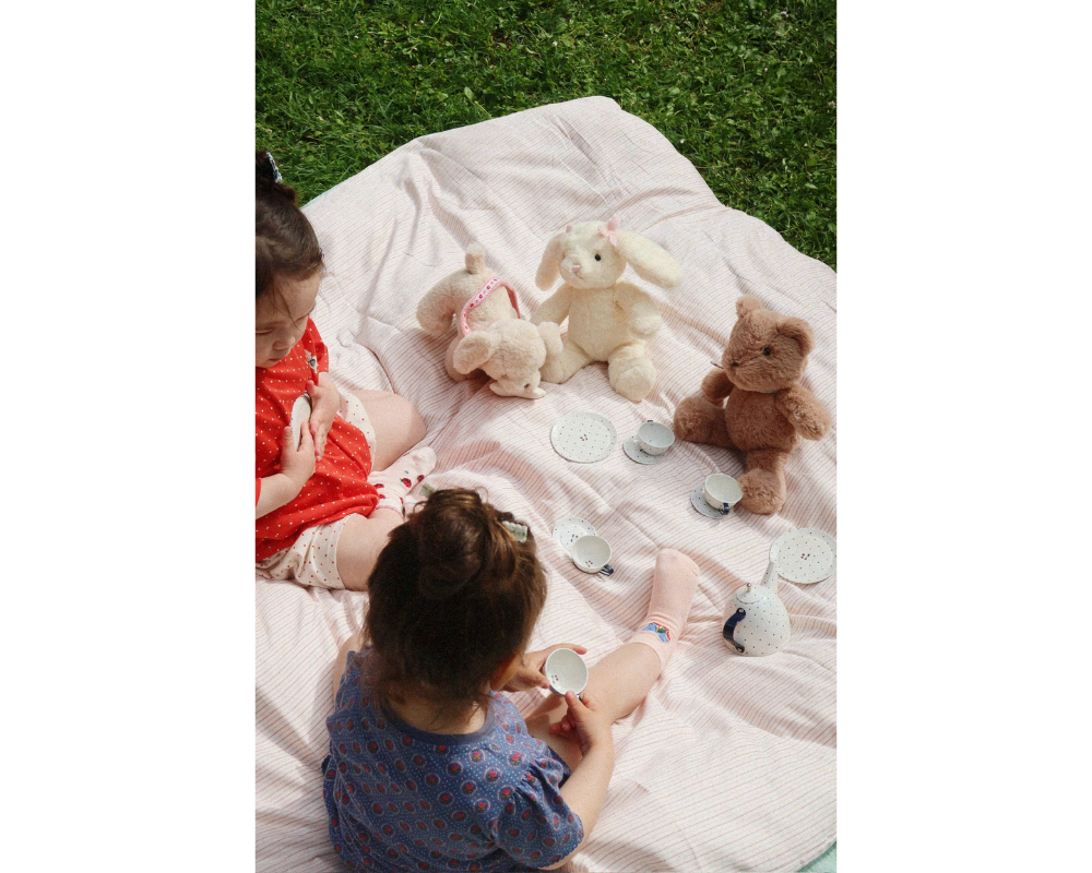 Tea Party - Blue Dot