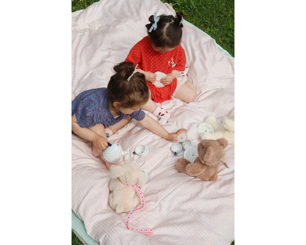 Tea Party - Blue Dot